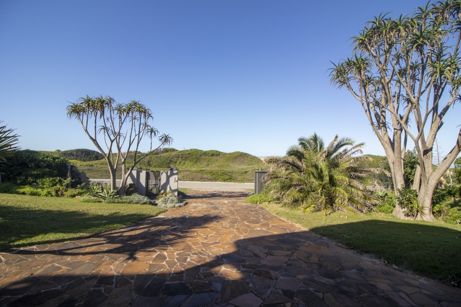 5 Bedroom Property for Sale in West Beach Eastern Cape